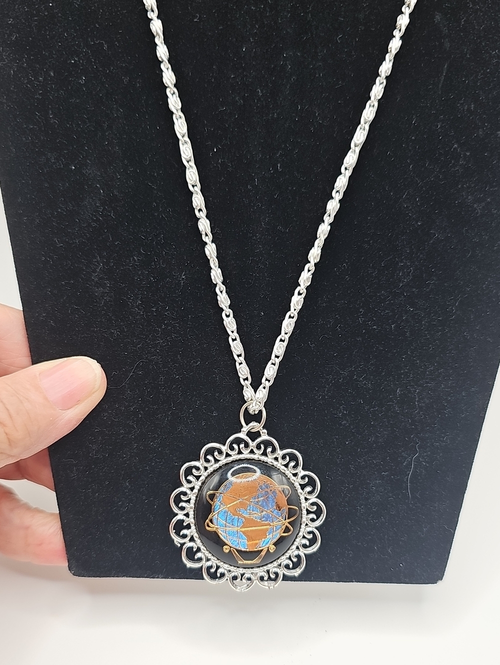 NEW YORK 1964-65 Worlds Fair Globe Pendant Necklace Pendent. Reversable